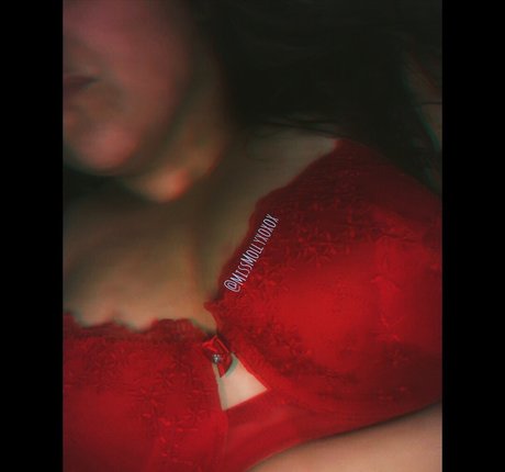 begformolly model nude photos