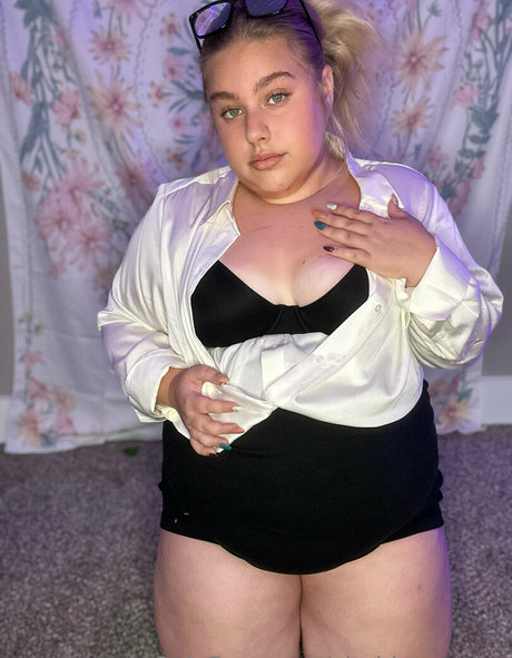 chubbyxcutiex model nude pic