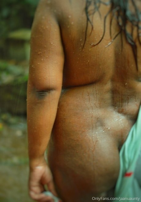 jaanuaunty naked model images