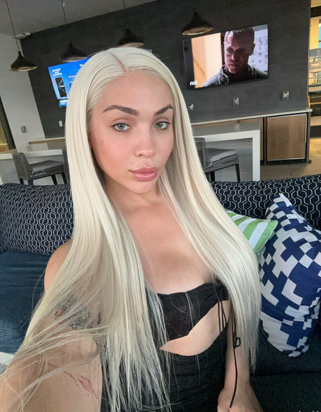 Winterxxdoll free pornstar photo
