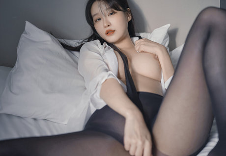Lee Seol sexy star photo