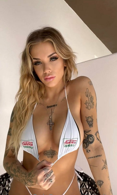 itssaraxo nude star gallery