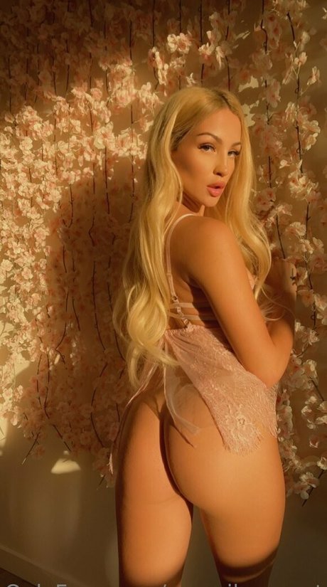 xxxmilamonet model exclusive photo
