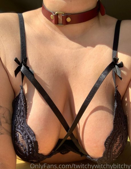 twitchywitchybitchy model porn img