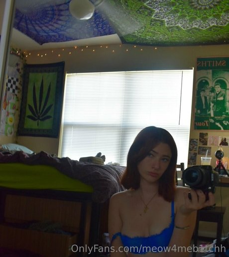 meow4meb1tchh pornographic actress archive