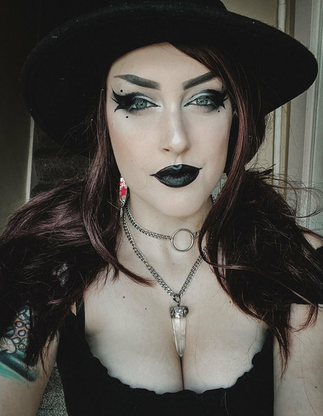 yoemilyreyfree model porn pictures