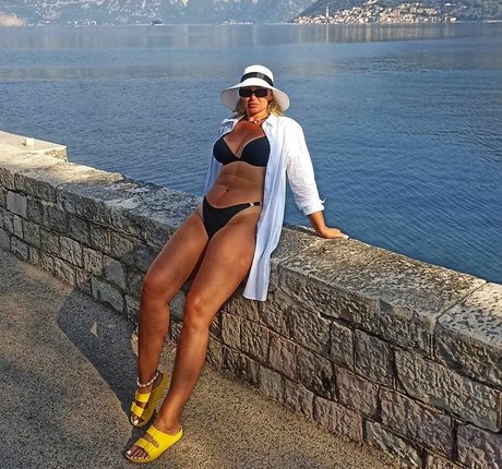 Justwoman 42 naked actress img