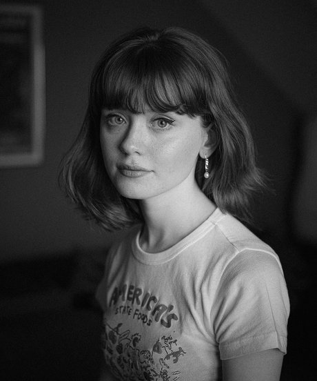 Maisie Peters star adult archive