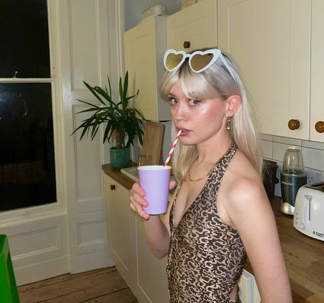 Maisie Peters xxx pornstar pictures