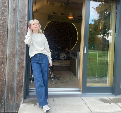 Maisie Peters high quality star pics