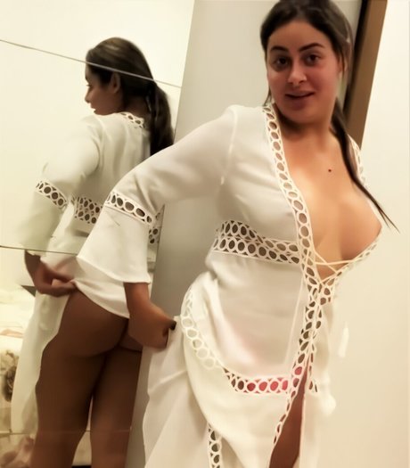 Bella Menezes star nice photos