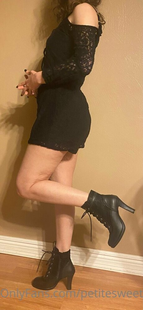 petitesweettreatx model porn archive