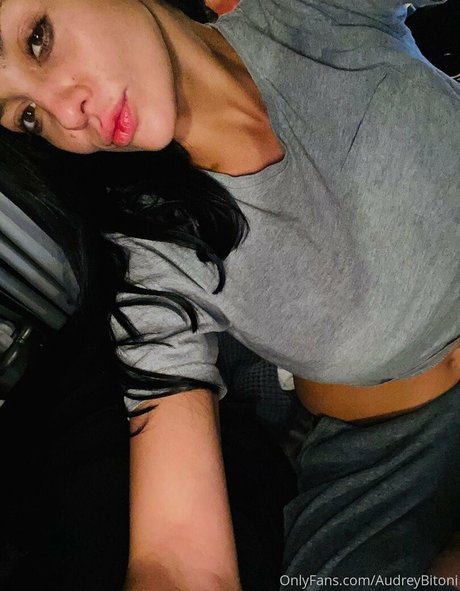 audreybitoni pornographic model picture