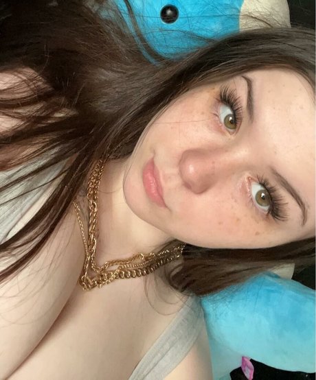 Eleri Evans naked model image