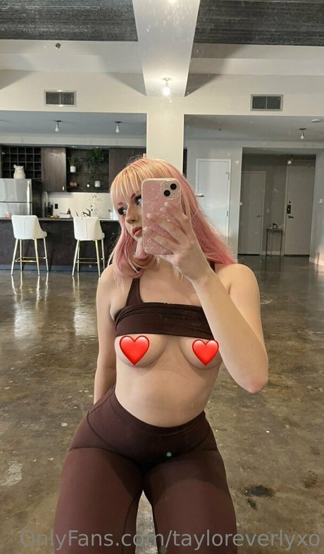 tayloreverlyxo xxx pornstar photo