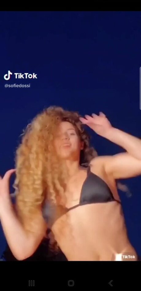 Sofie Dossi perfect actress picture