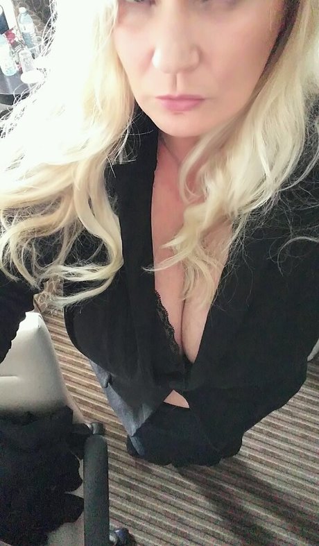 black hair onlyfans top photos