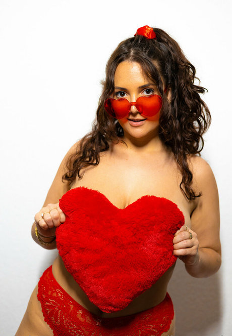 morgangallocomedy model hd pic