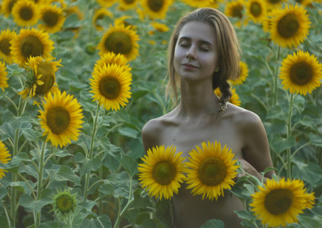 Chloe Leafs art actress image