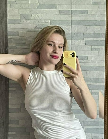 tati blonde top profile image