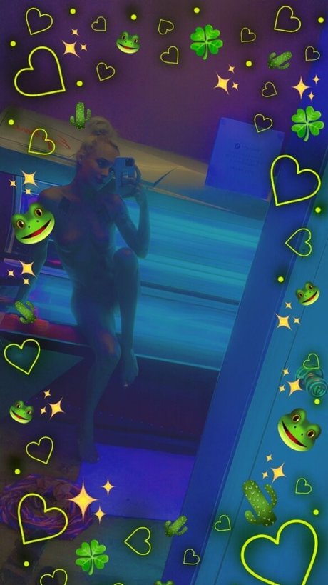 theonlybarbi2 naked star picture