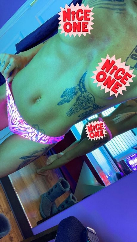 theonlybarbi2 top profile image