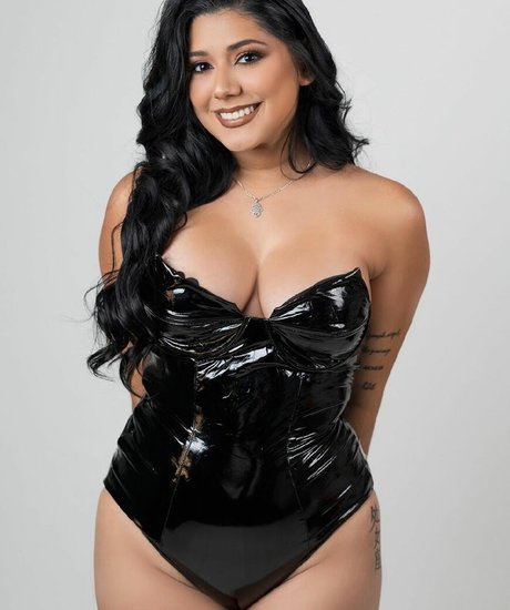 Juanita Barragan beautiful model pics