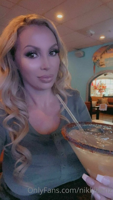 nikkibenz beautiful actress pics