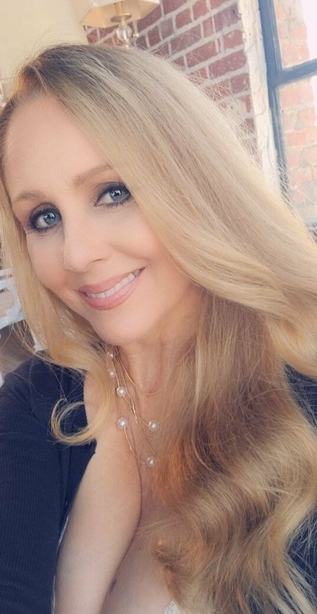 TheRealJuliaAnn nude model image