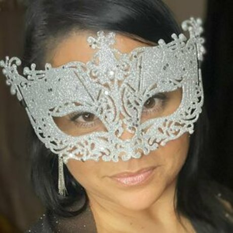 themaskedmrsx naked model gallery