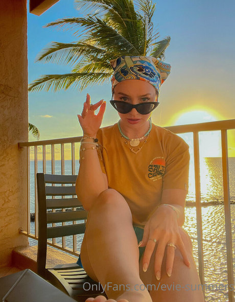 evie summers adult model pic