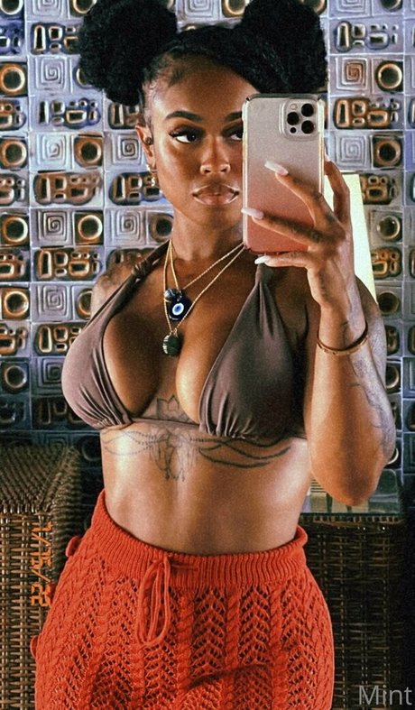 curvy naked onlyfans hot pic