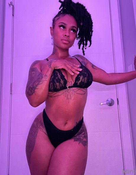 therealbombshell mint xxx model img