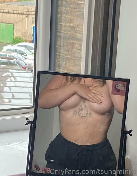 tsunaminka star nude photos