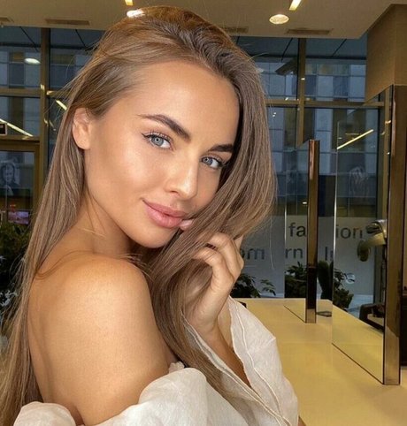 Dasha Pogadaeva star top pics