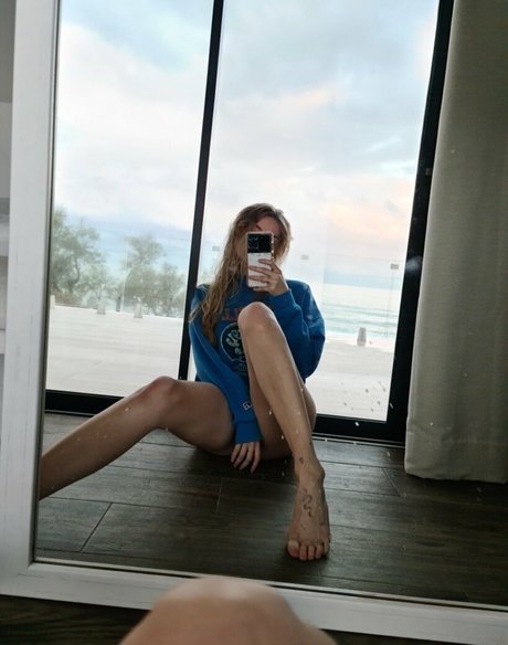 lil hanne sexy model image