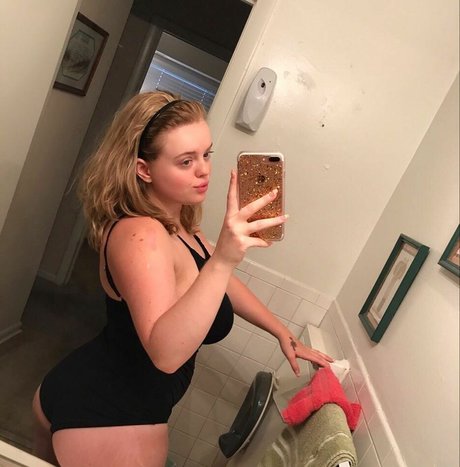 very skinny onlyfans top pic
