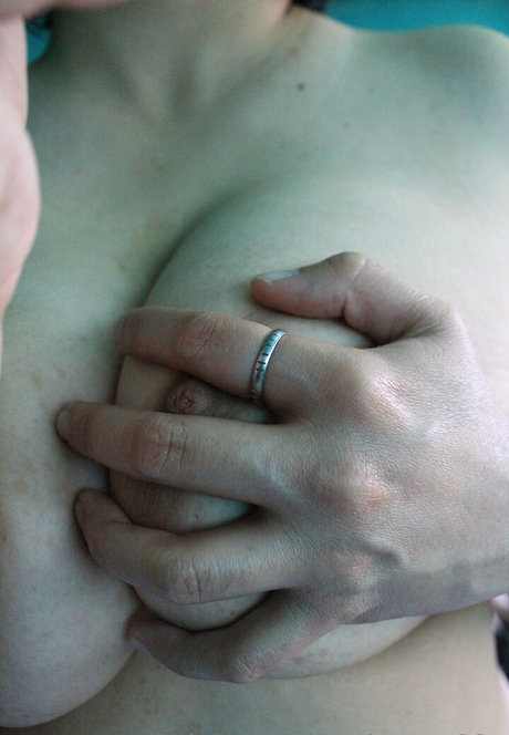 elenagr33n model exclusive images