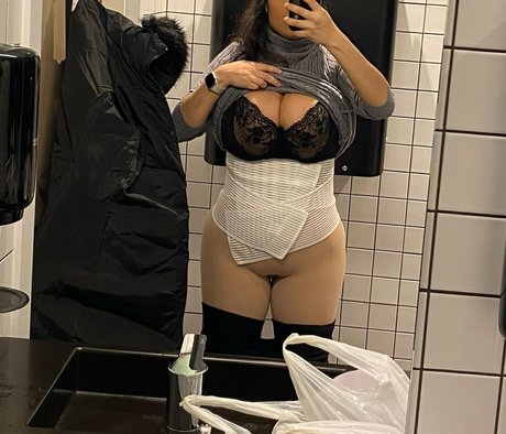 babylonias xxx pornstar img