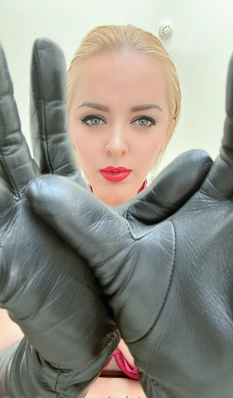 mistress sandra art actress image