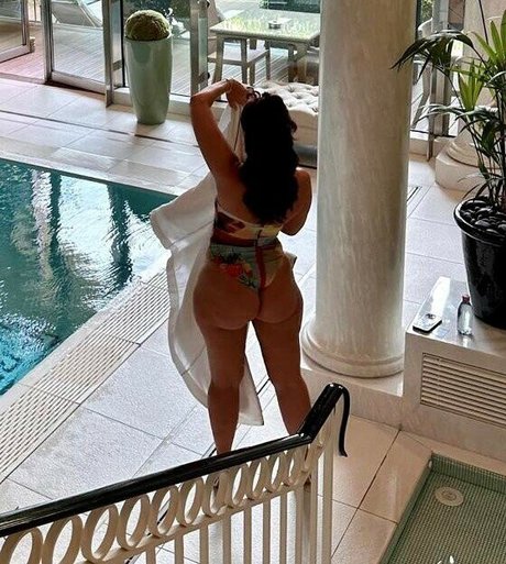 Yesjulz star exclusive pic