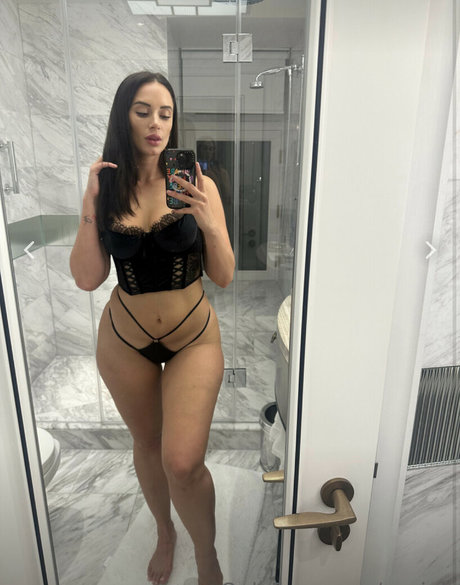 Yesjulz model pretty img