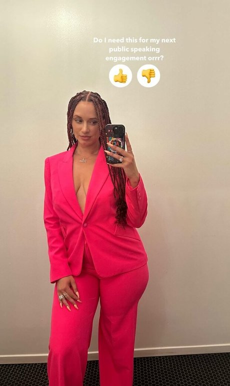 Yesjulz nudes model image