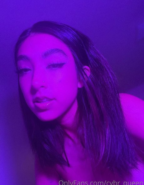 cybr queen pornographic model photos