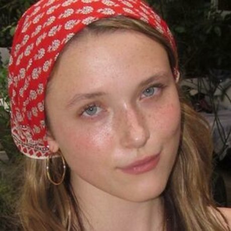 Iris Apatow best model photo