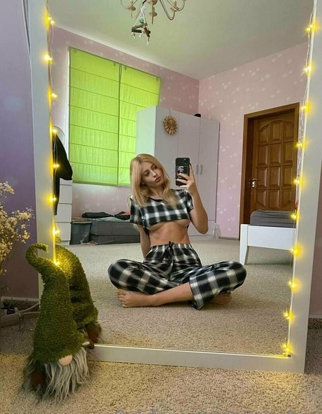 emmy almyy model sexy pictures