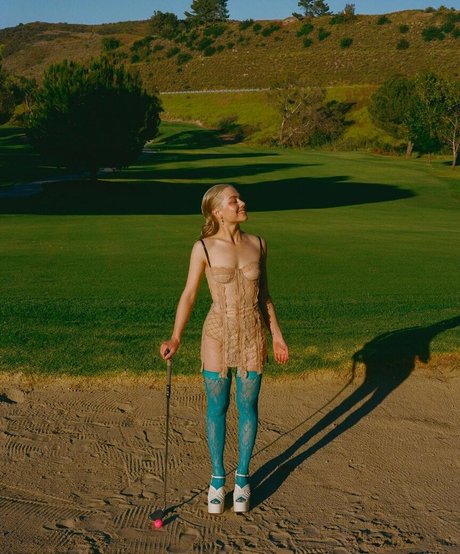 Phoebe Bridgers naked model img