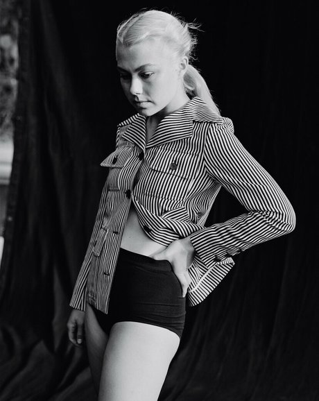 Phoebe Bridgers erotic actress photos