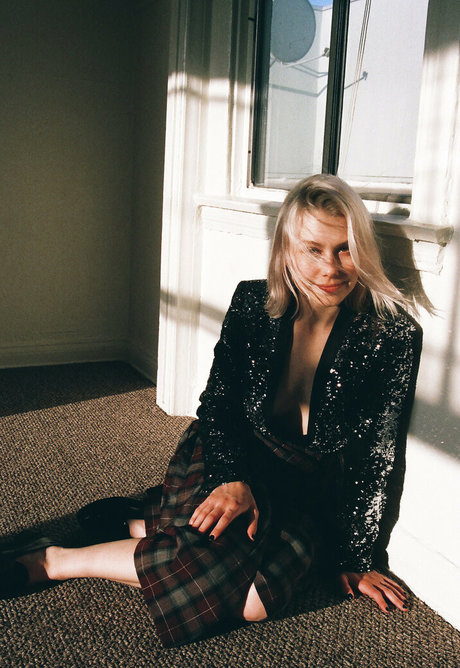 Phoebe Bridgers nudes star image