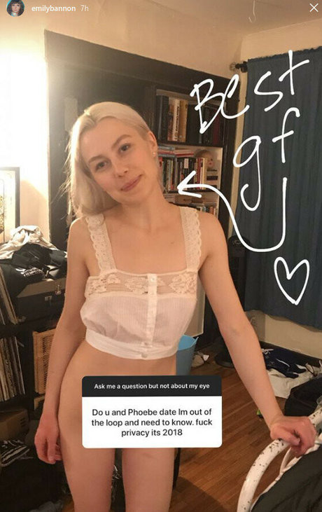 Phoebe Bridgers star hd pics